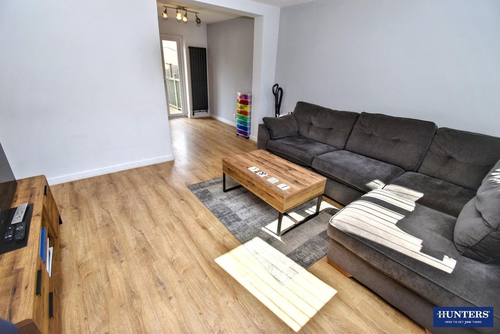 Property photo 2 of 17 Lounge