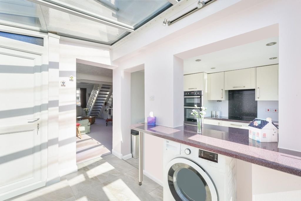 Property photo 3 of 17 Ferndale Road (12).Jpg