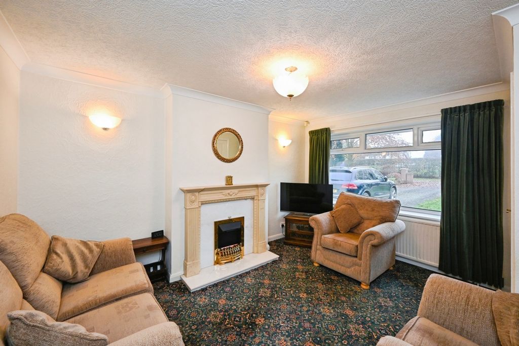 Property photo 3 of 17 Lounge