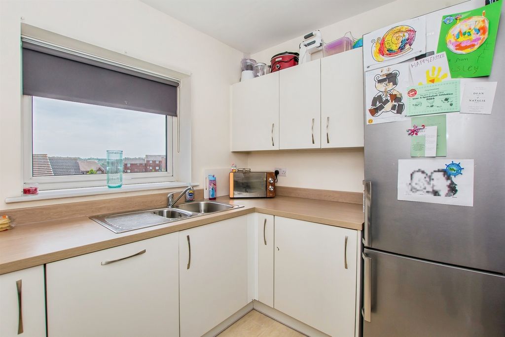 Property photo 3 of 13 Kitchen