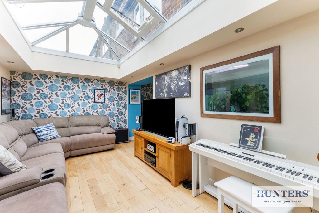Property photo 3 of 24 95881_7-West-View-Court-Yeadon (5) - Copy_Low.Jpg