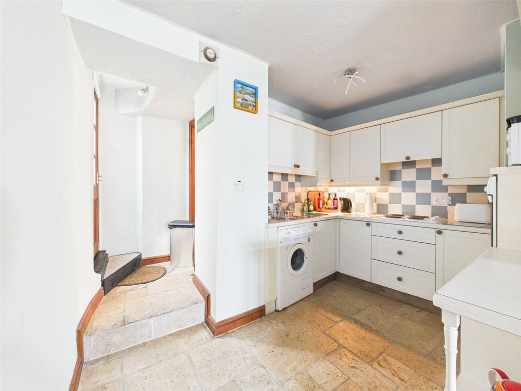 Property photo 2 of 11 Kitchen