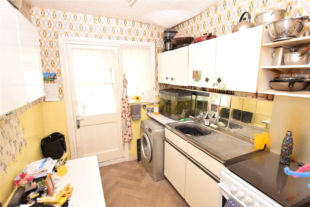 Property photo 2 of 8 Kitchen
