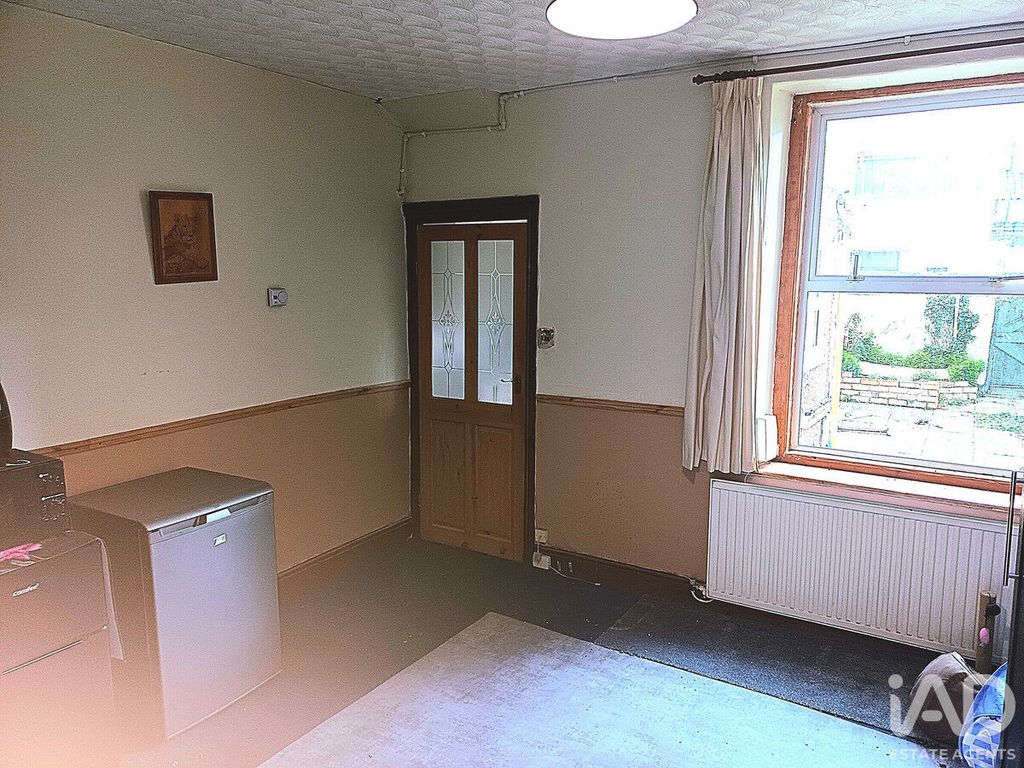 Property photo 3 of 8