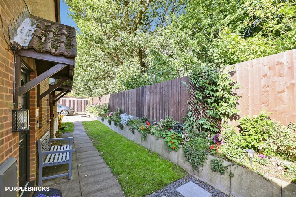 Property photo 3 of 22 Side Entry
