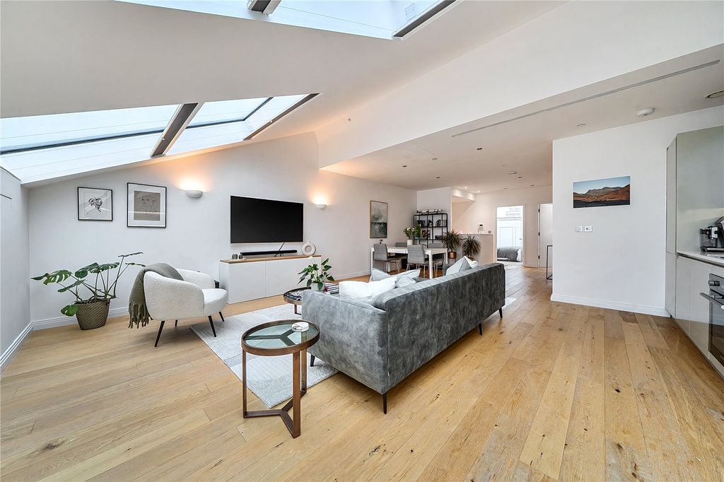 Property photo 1 of 29 Picture No. 13