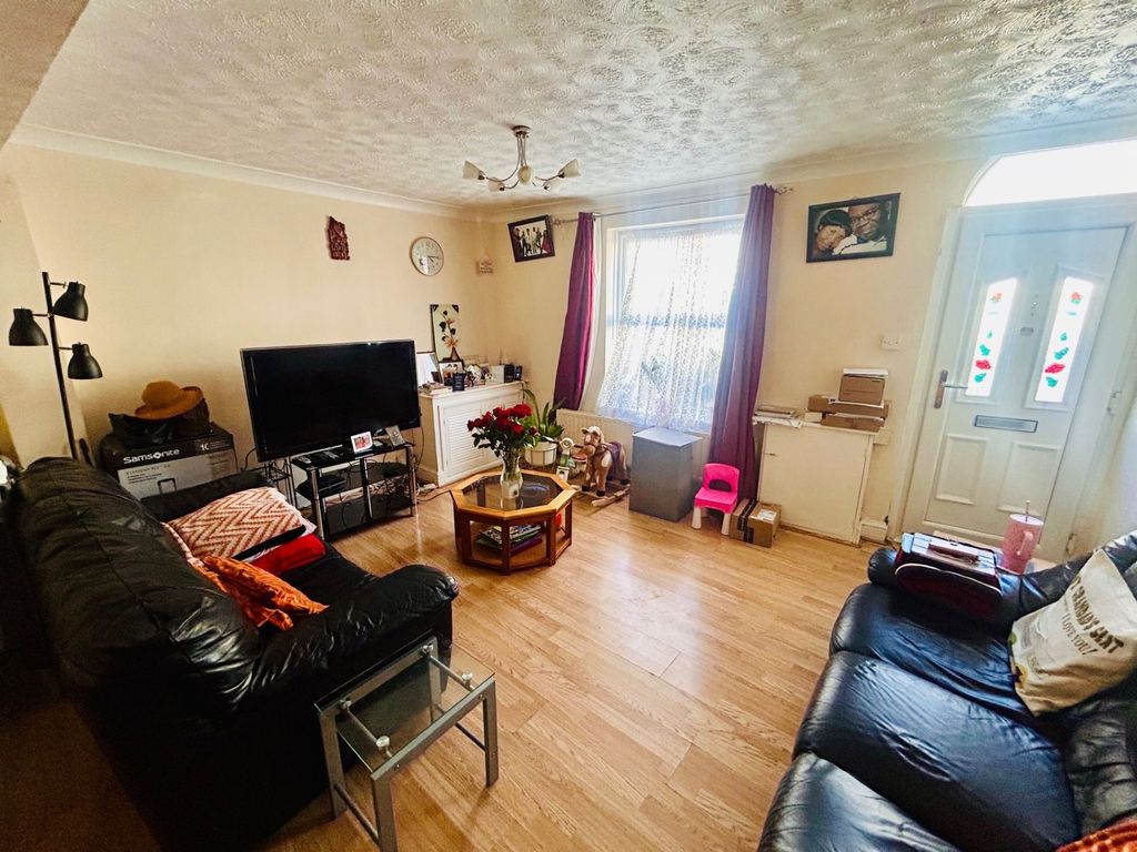 Property photo 2 of 10 Lounge