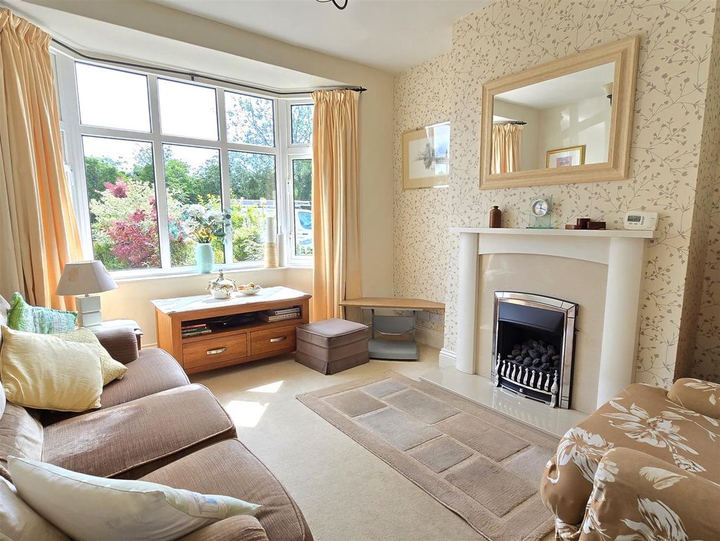 Property photo 3 of 16 Sitting Room