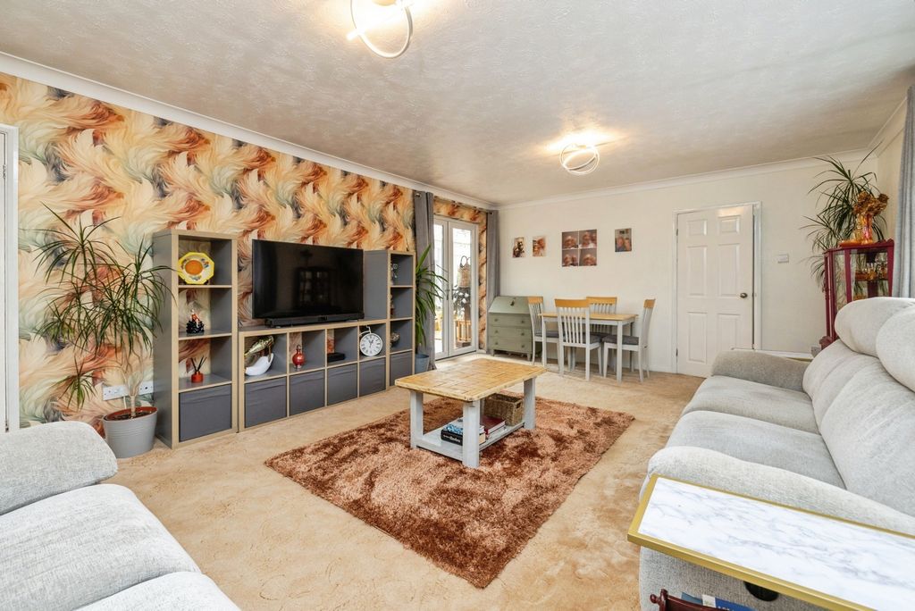 Property photo 2 of 20 Living Room