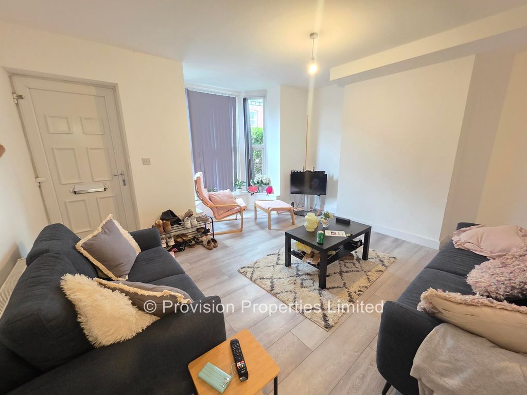 Property photo 2 of 11 Photo