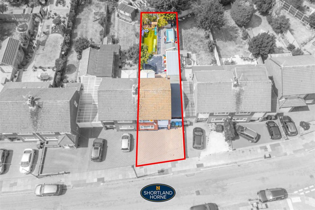 Property photo 2 of 31