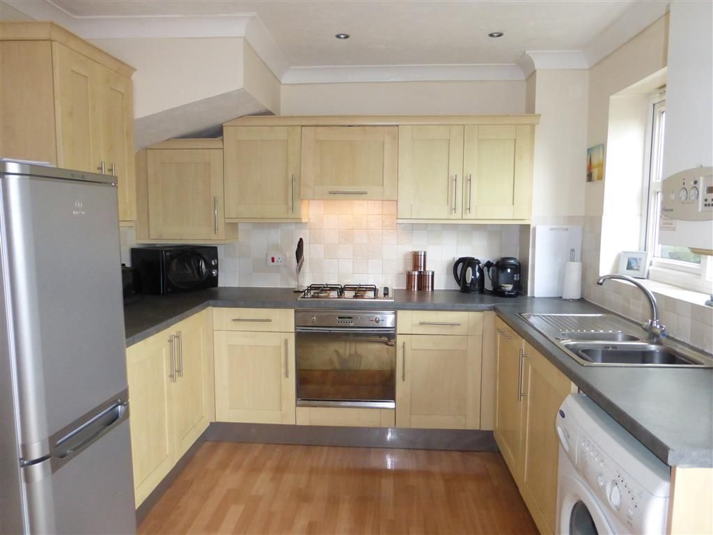 Property photo 2 of 9 Kitchen