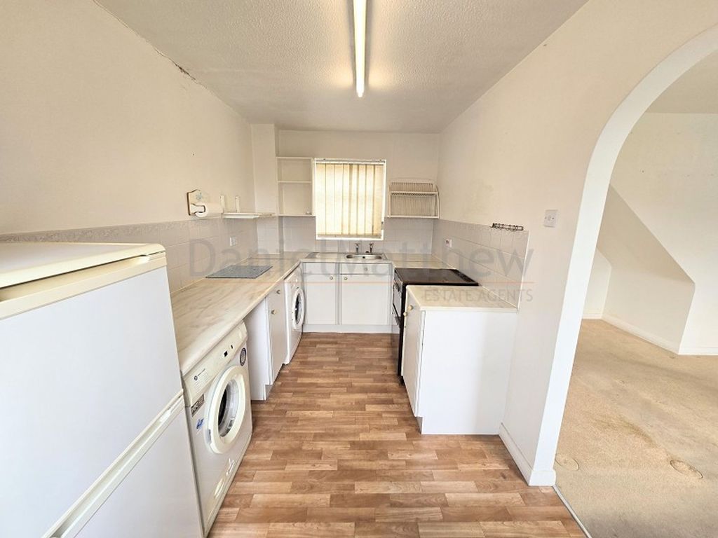 Property photo 2 of 13 Kitchen