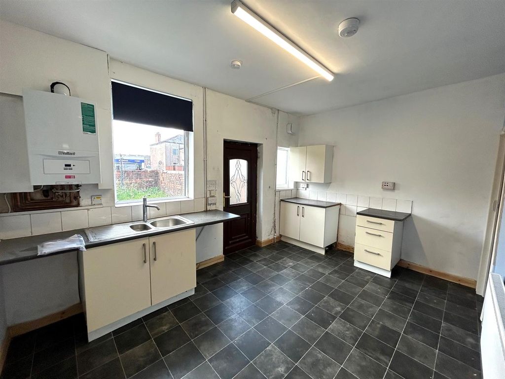 Property photo 3 of 6 Kitchen.Jpg