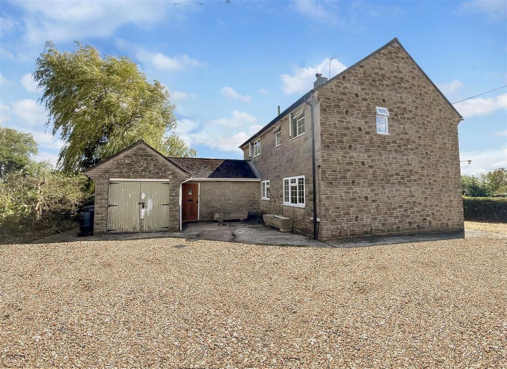 Property photo 1 of 11 3- Bedroom Detatched House