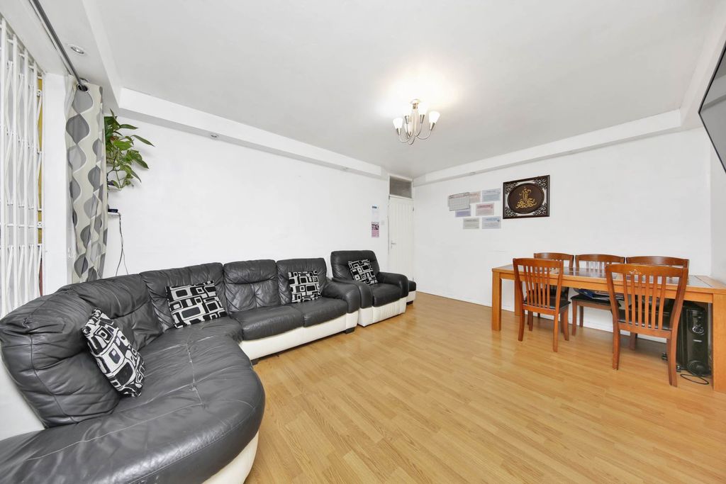 Property photo 3 of 26
