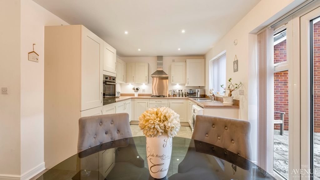 Property photo 2 of 19 4751093