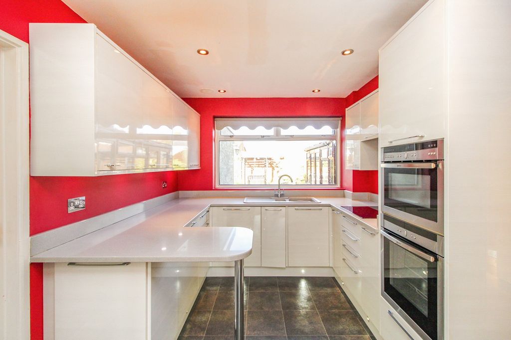 Property photo 2 of 14 Kitchen