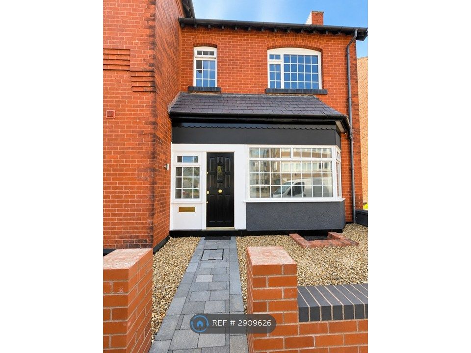 Property photo 1 of 12 Entrance