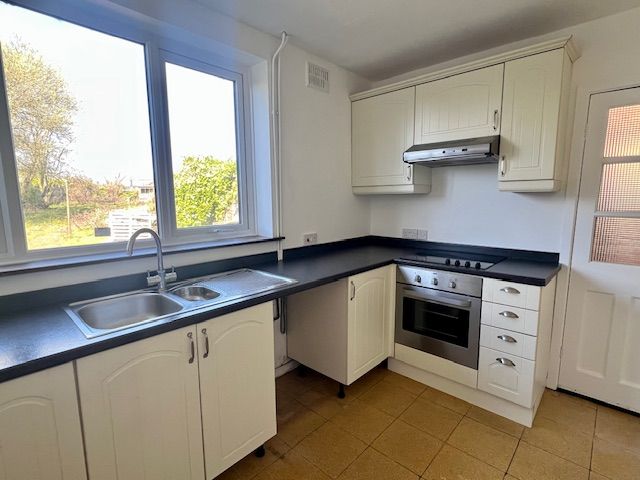 Property photo 2 of 10 Kitchen