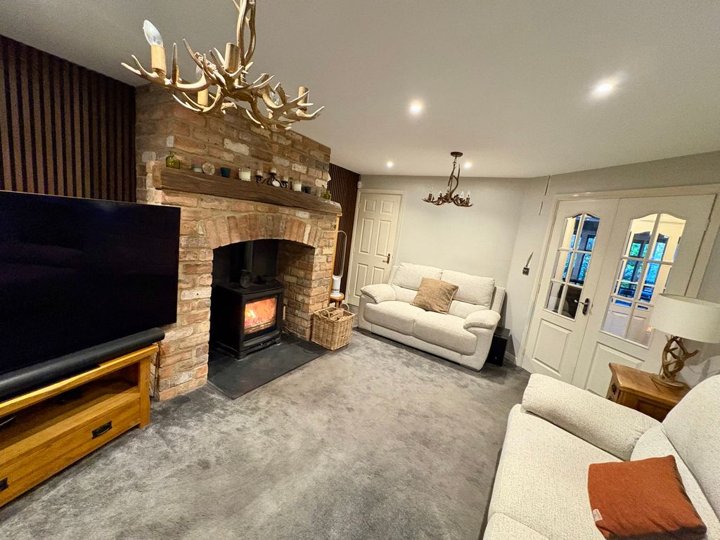 Property photo 3 of 26 Lounge