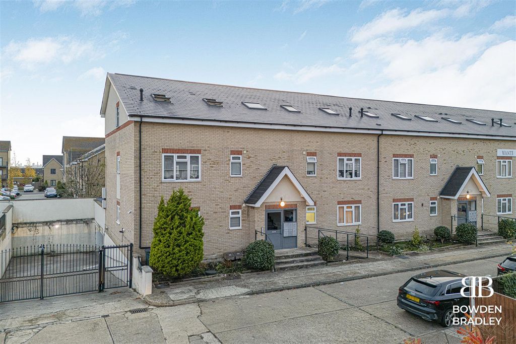 Property photo 1 of 17 Front