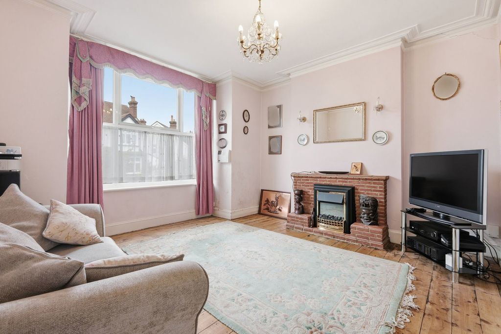 Property photo 2 of 31