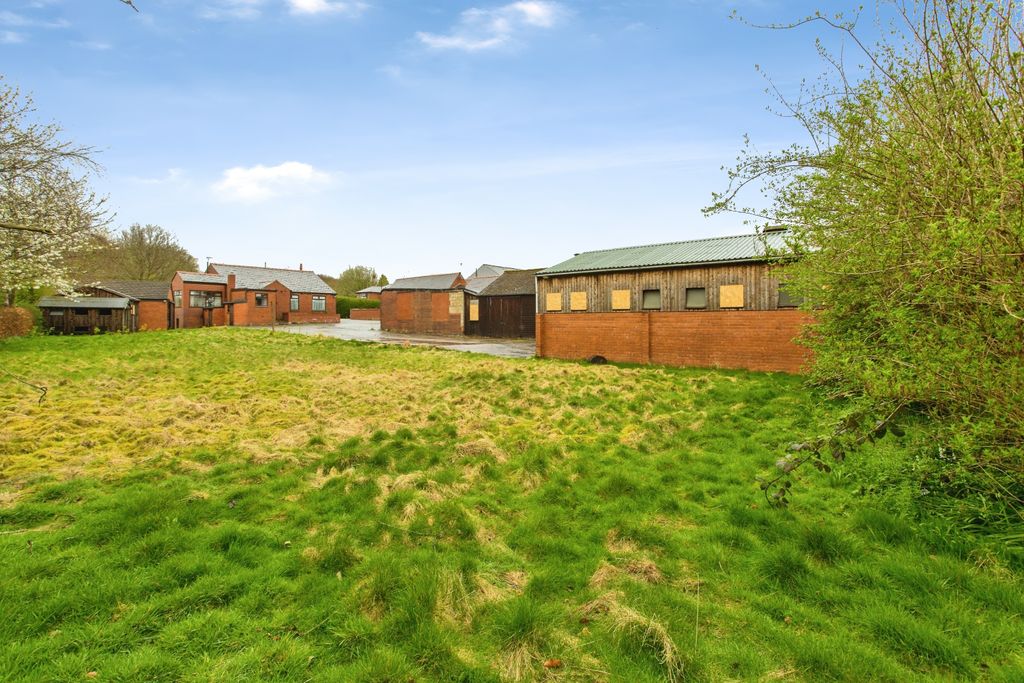 Property photo 3 of 19 10 Walnut Avenue, Wigan Wn1 3Xe