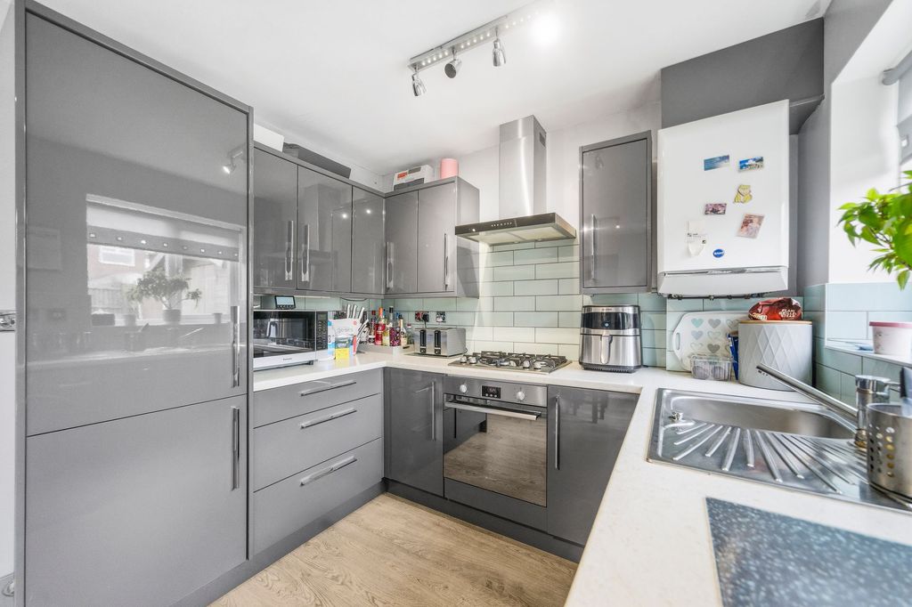 Property photo 3 of 21