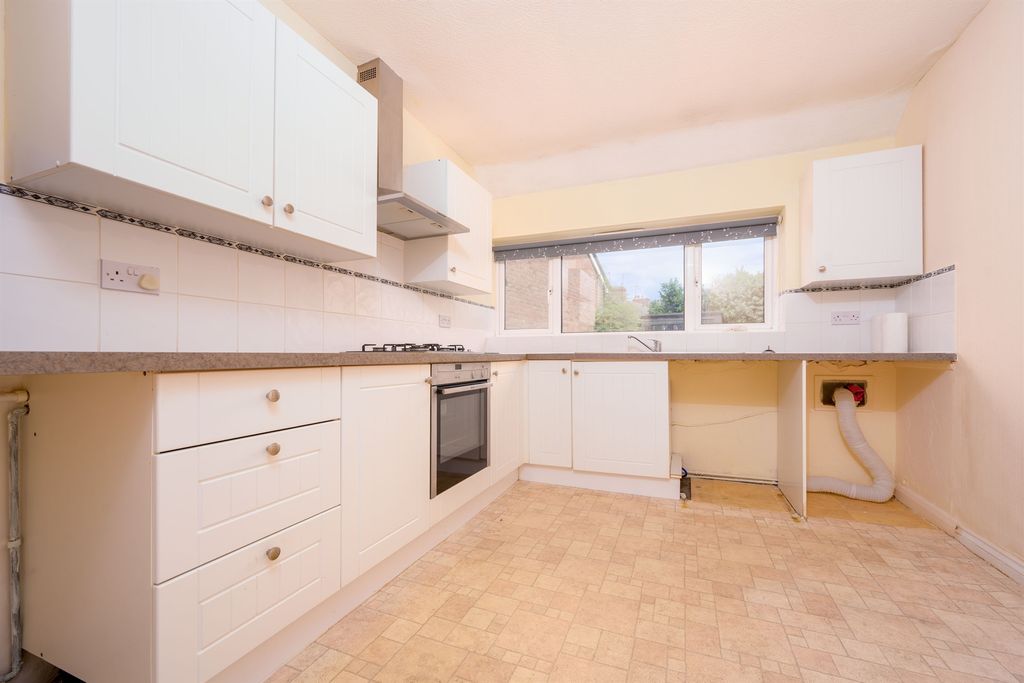 Property photo 2 of 8 Kitchen