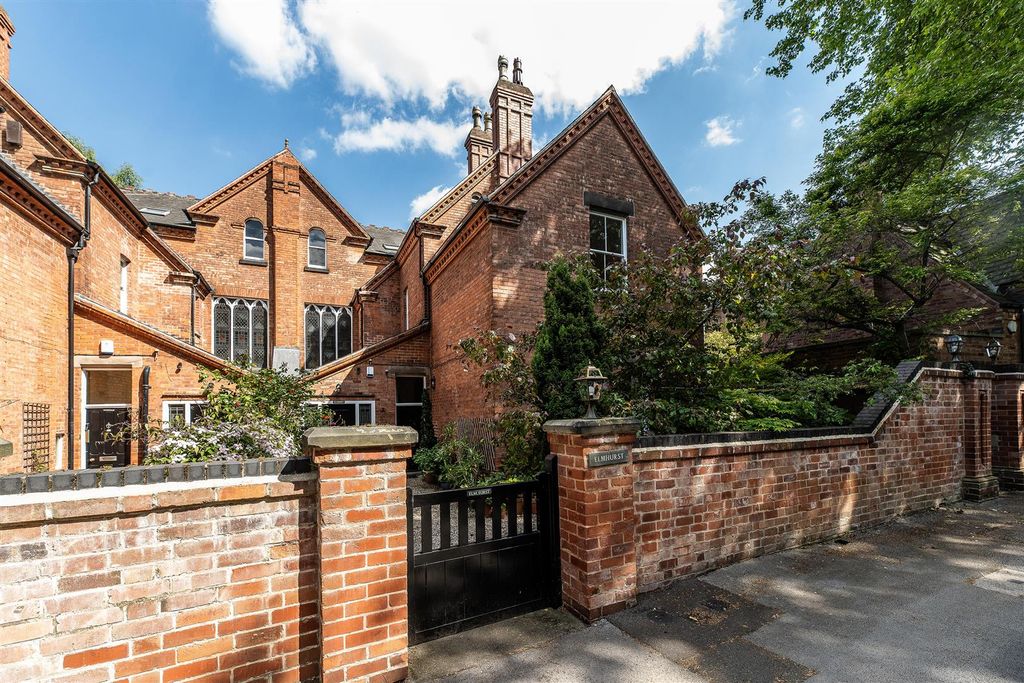 Property photo 1 of 19 2 Elmhurst House 001