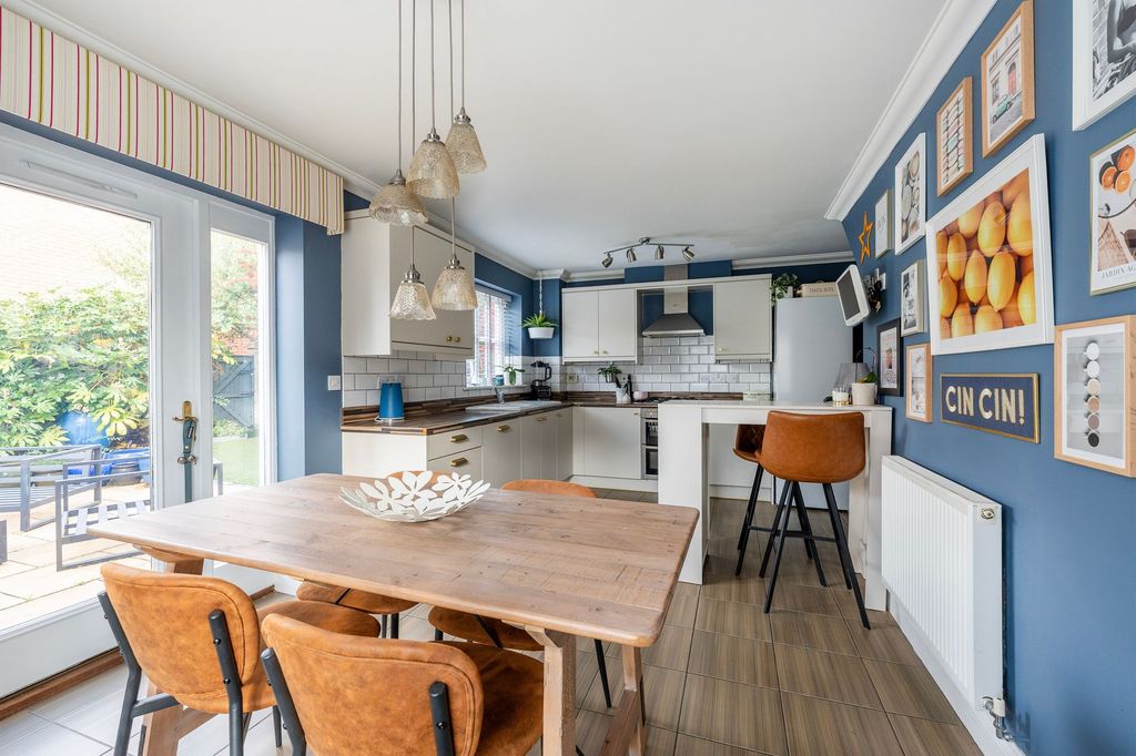 Property photo 2 of 25