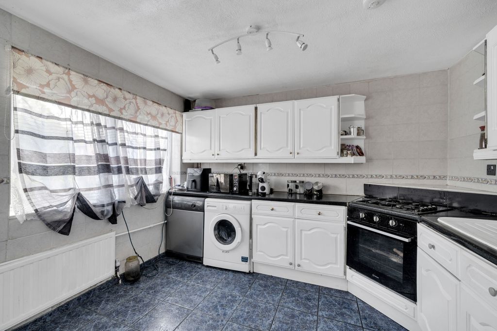 Property photo 3 of 15 Kitchen