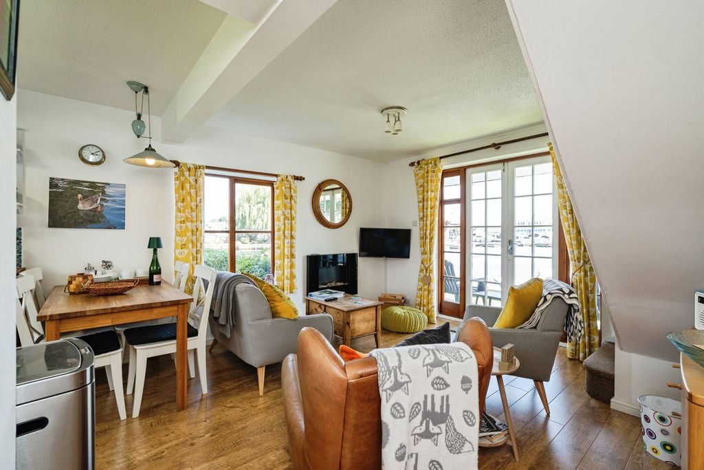 Property photo 3 of 17 Pbox-Img.Jpg