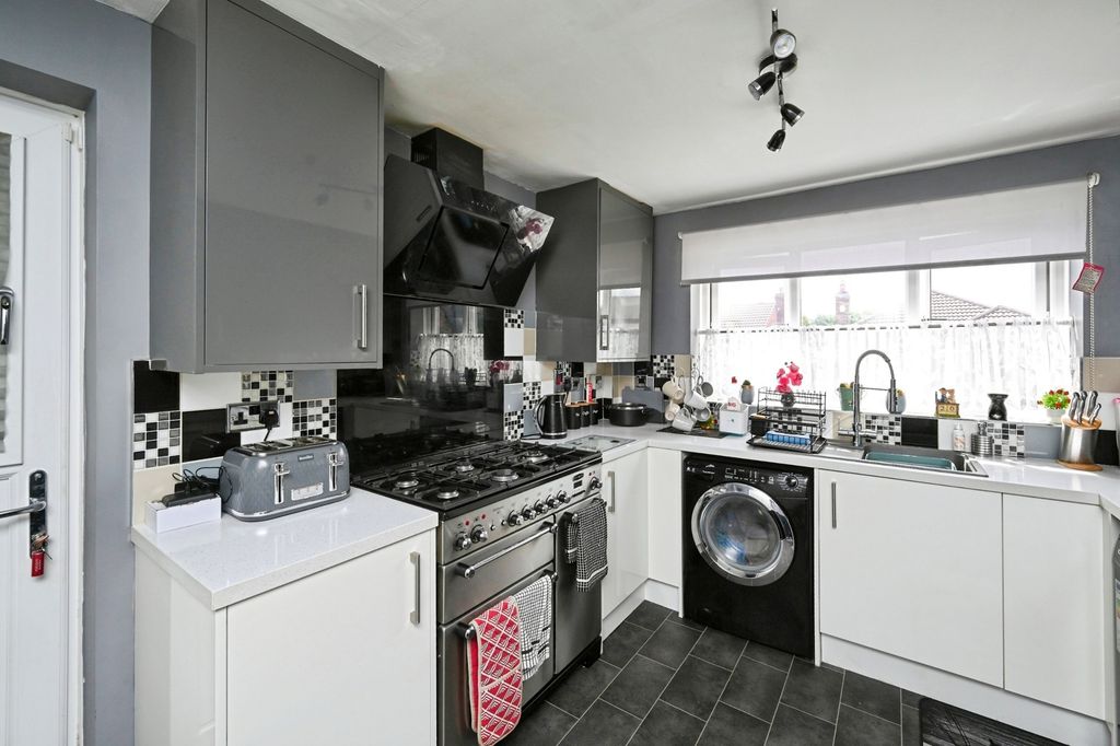 Property photo 2 of 20 Kitchen