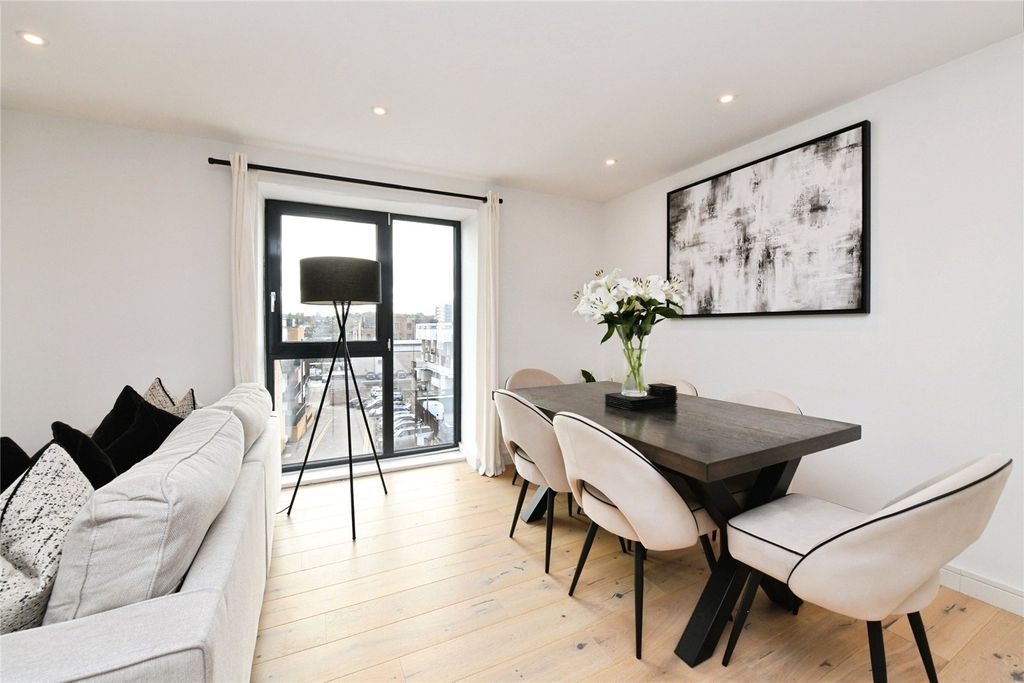 Property photo 3 of 21 Internal