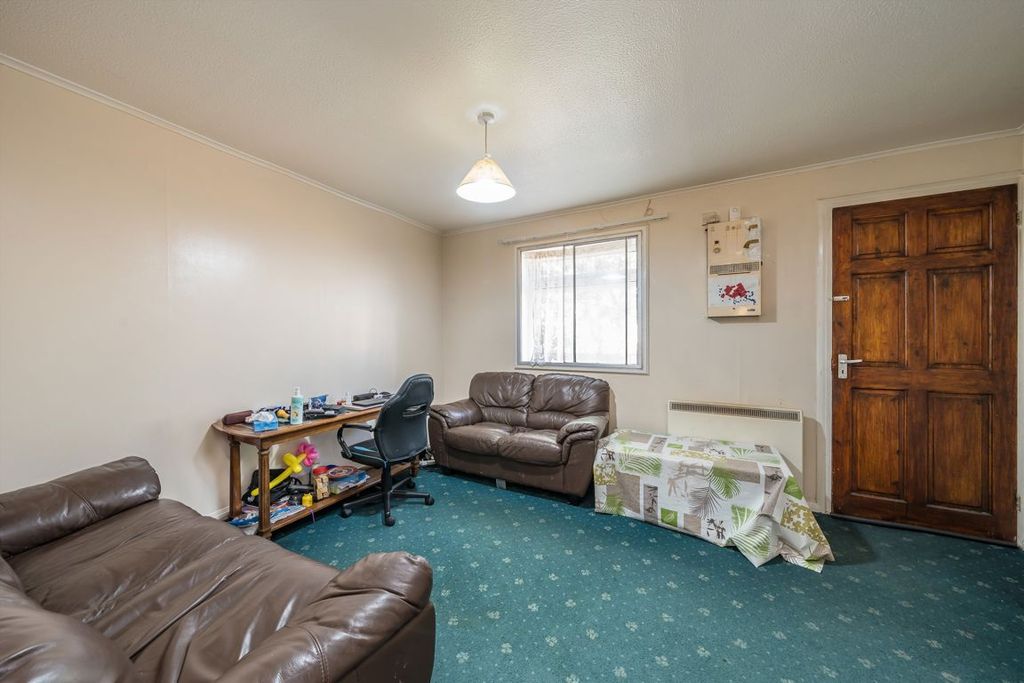 Property photo 3 of 4