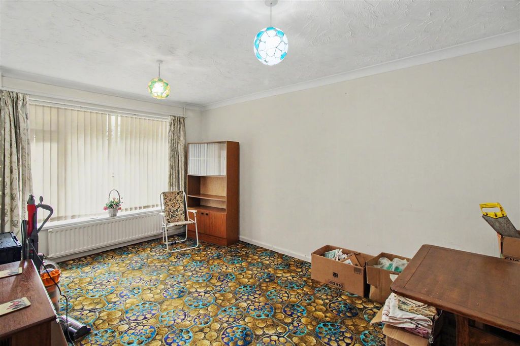 Property photo 3 of 10 Lounge