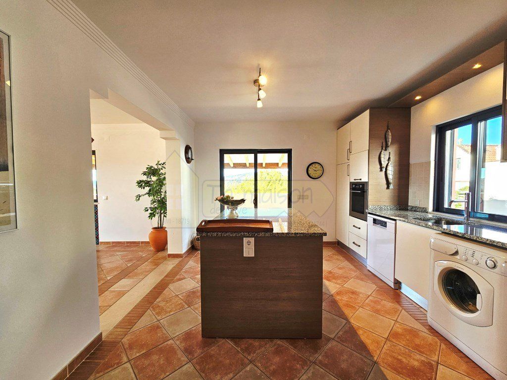 Property photo 2 of 32