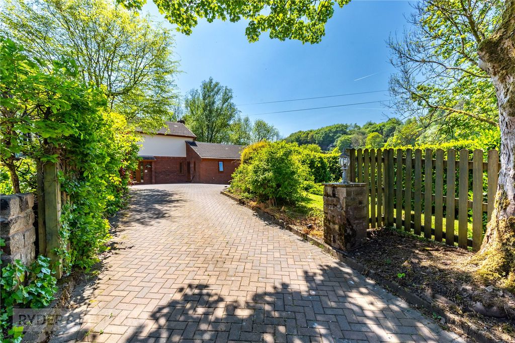 Property photo 2 of 37 Private Driveway