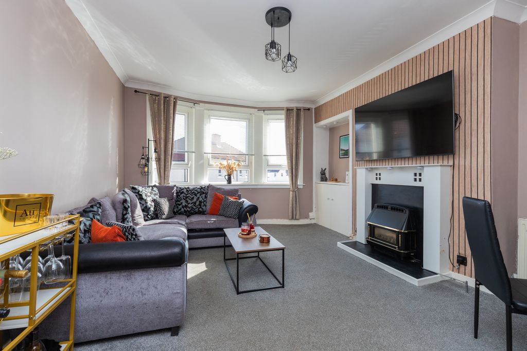 Property photo 2 of 14 67 Windsor Crescent Pa1 3Sq 1L-1