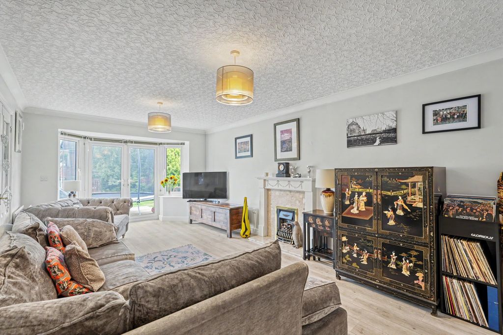 Property photo 2 of 31