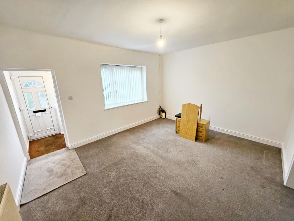 Property photo 3 of 20 Living Room