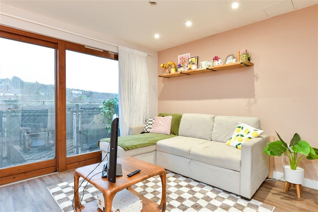 Property photo 3 of 10 Lounge/ Kitchen