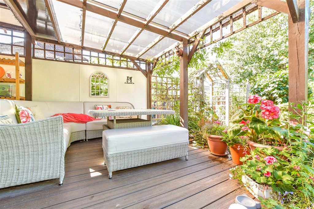 Property photo 2 of 16 Terrace