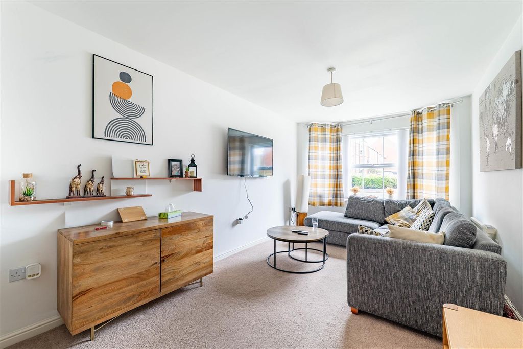 Property photo 2 of 13 Lounge