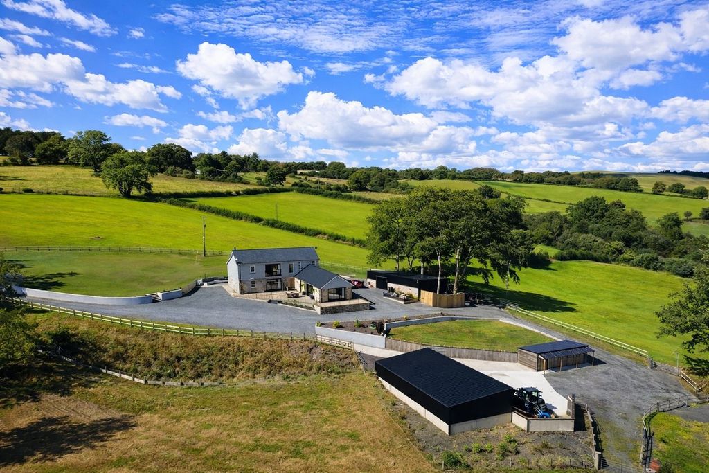 Property photo 2 of 47