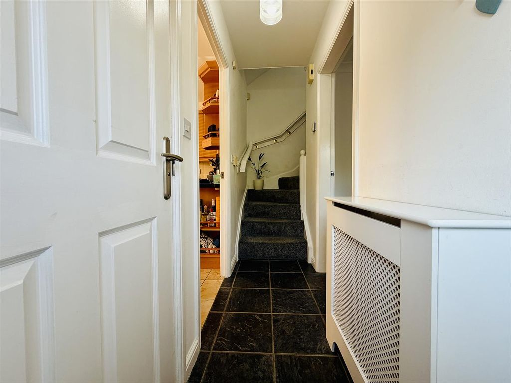 Property photo 2 of 21 Entrance