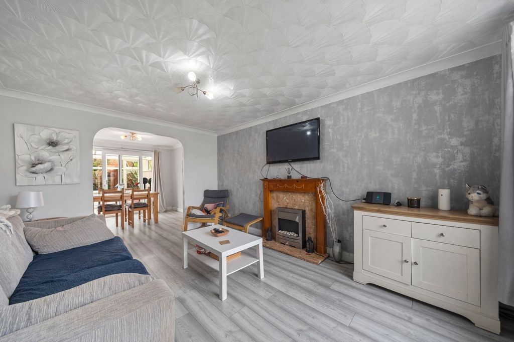 Property photo 3 of 23