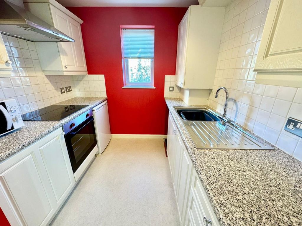Property photo 3 of 8 Kitchen